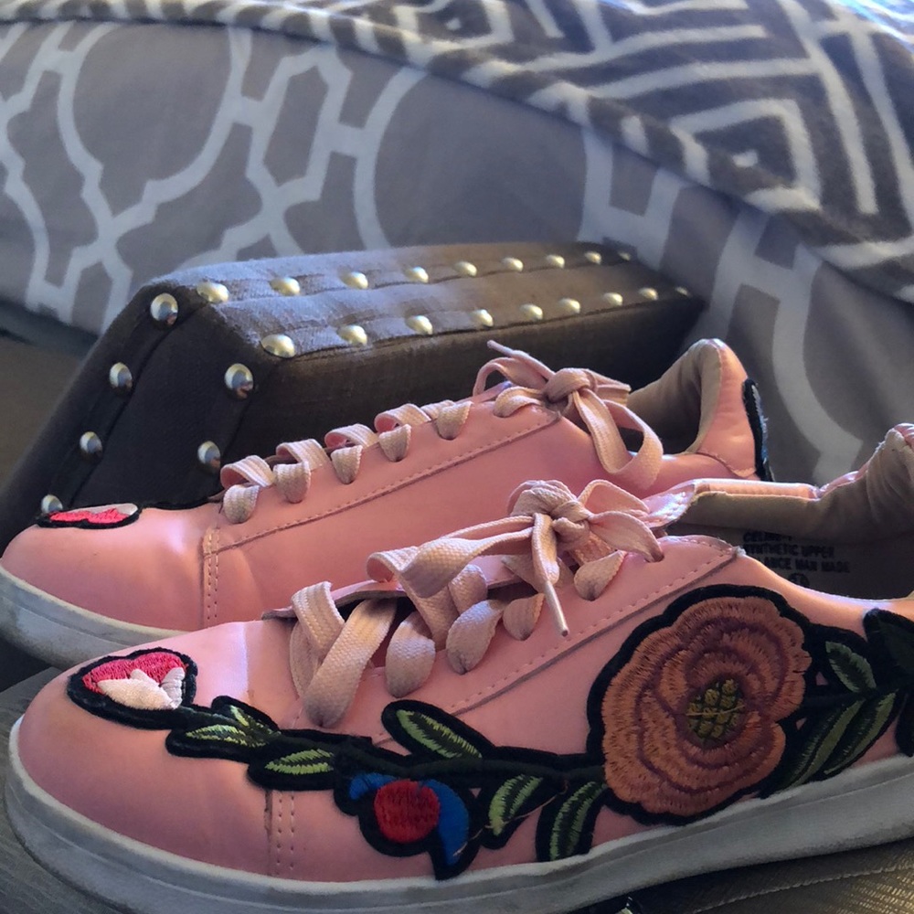 Chase + Chloe Sneakers